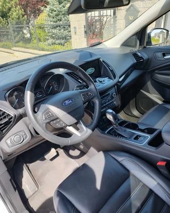 Ford Escape cena 85200 przebieg: 81100, rok produkcji 2019 z Ostróda małe 191